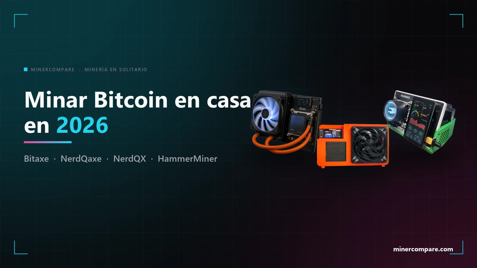 Tres mineros de Bitcoin en solitario de escritorio sobre fondo oscuro con el logotipo de MinerCompare